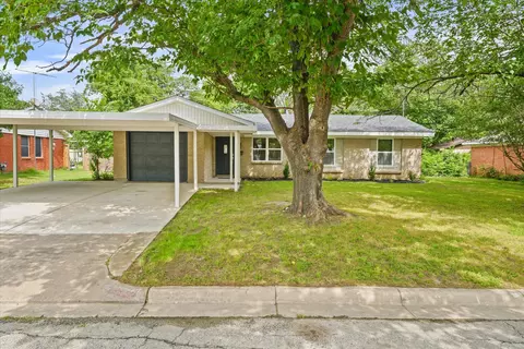 3524 Larry St, Haltom City, TX 76117