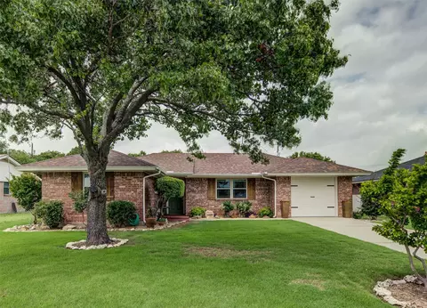 1809 Mcdonald Ave, Decatur, TX 76234