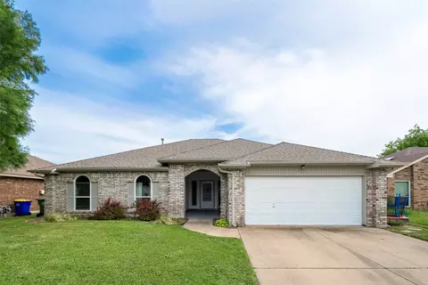 6556 Meadowlark Ln E, Watauga, TX 76148
