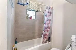 Bath - 807 E 3rd St, Taylor, TX 76574 photo 3 of 3