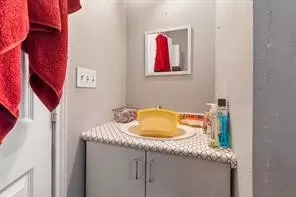 Bath - 807 E 3rd St, Taylor, TX 76574 photo 2 of 3