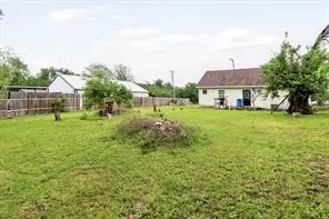 Exterior - 807 E 3rd St, Taylor, TX 76574 photo 3 of 3