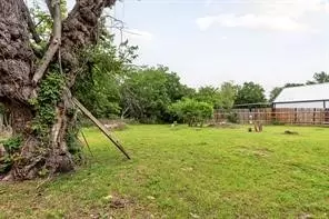 Exterior - 807 E 3rd St, Taylor, TX 76574 photo 2 of 3
