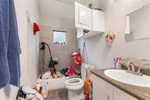 Bath - 807 E 3rd St, Taylor, TX 76574 photo 1 of 3