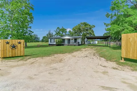 1915 Goodnight Ct, Granbury, TX 76049
