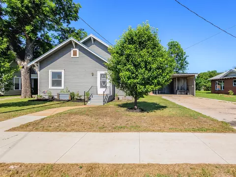 1720 S Commercial Ave, Coleman, TX 76834