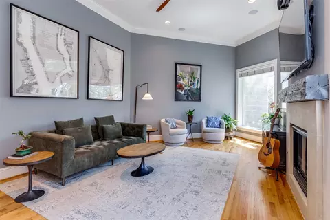 2449 Worthington St, Dallas, TX 75204