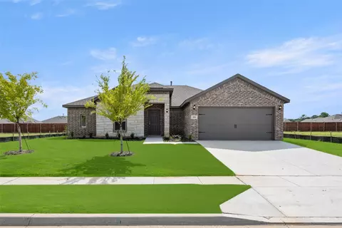 416 Falcon Way, Azle, TX 76020