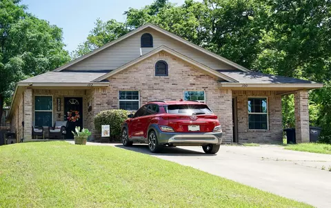 3004 NW 20th St, Fort Worth, TX 76106