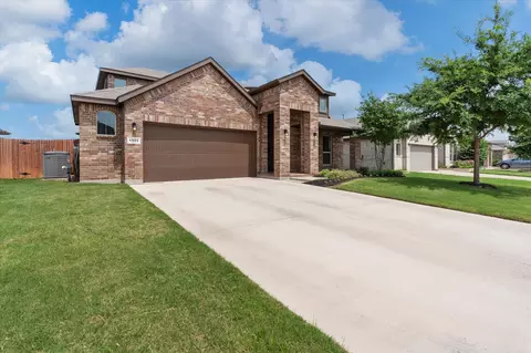 1115 Pacifica Trl, Cleburne, TX 76033 photo 2