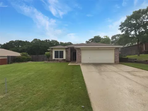218 Cardinal Ct, Weatherford, TX 76086