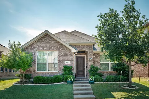 613 Big Horn Rd, Aubrey, TX 76227