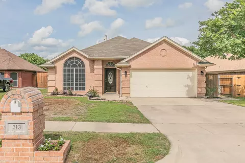 313 Cindy Ln, Saginaw, TX 76179