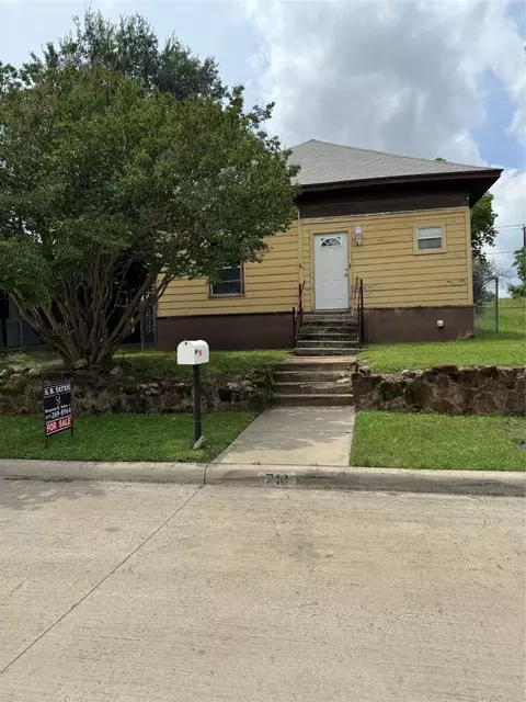 710 Mccurdy St, Fort Worth, TX 76104