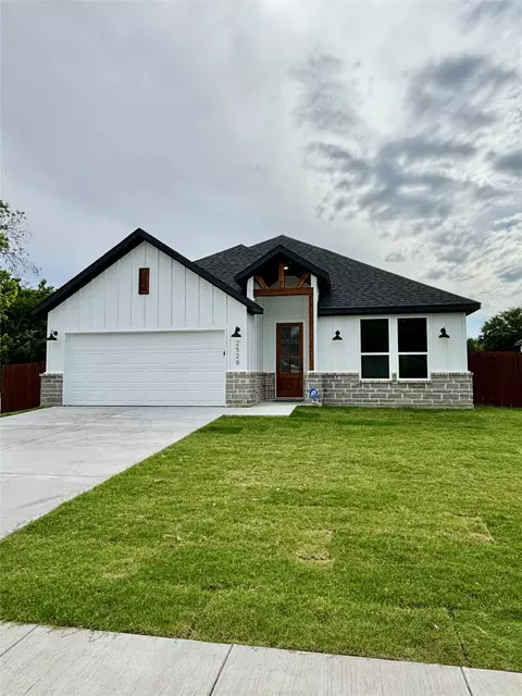2528 Marlin St, Fort Worth, TX 76105