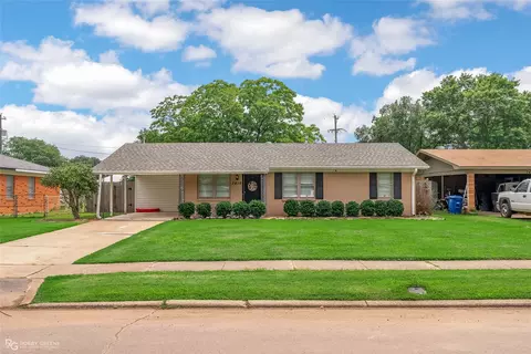 2416 Belle Grove Dr, Bossier City, LA 71111