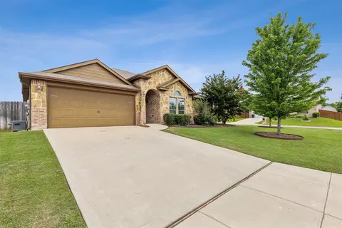7529 Star Gazer Ln, Forest Hill, TX 76140