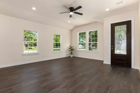 Living - 212 E Dunlap Ave, Boyd, TX 76023 photo 1 of 3