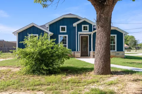 Exterior - 212 E Dunlap Ave, Boyd, TX 76023 photo 2 of 2