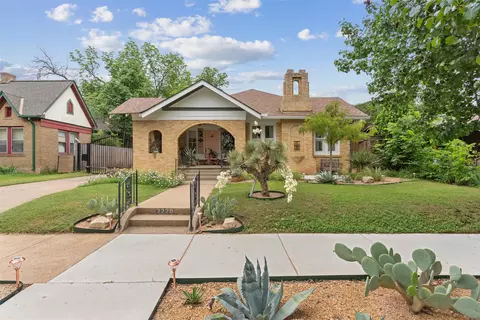 2229 W Magnolia Ave, Fort Worth, TX 76110