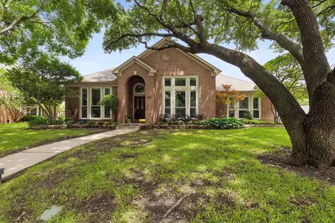 5029 River Bluff Dr, Fort Worth, TX 76132