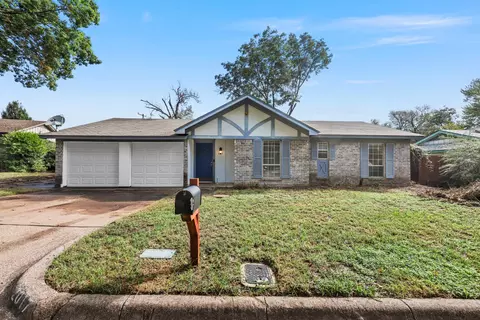 2017 S Thornbush Cir, Arlington, TX 76013