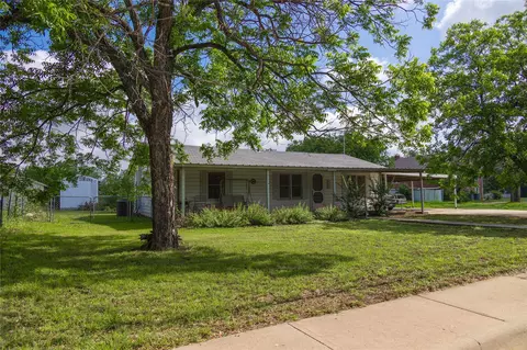 904 Austin St, Coleman, TX 76834
