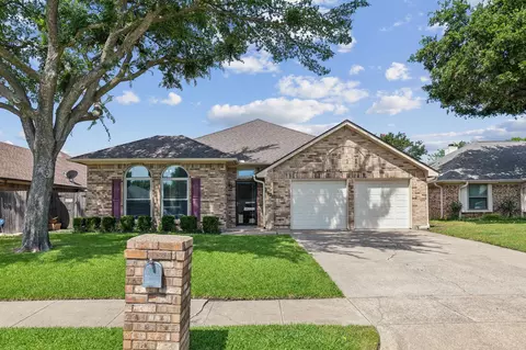6821 Megan Ln, North Richland Hills, TX 76182