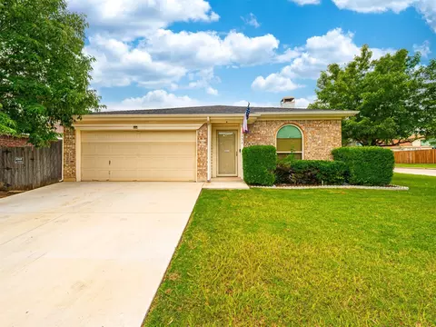 5532 Creek Valley Dr, Arlington, TX 76018