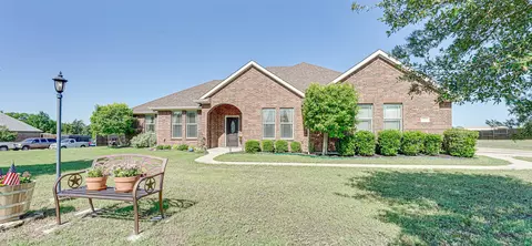 2121 N Mockingbird Ln, Midlothian, TX 76065