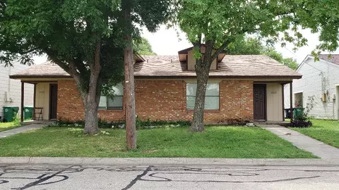 3321-3323 Fallmeadow St, Denton, TX 76207