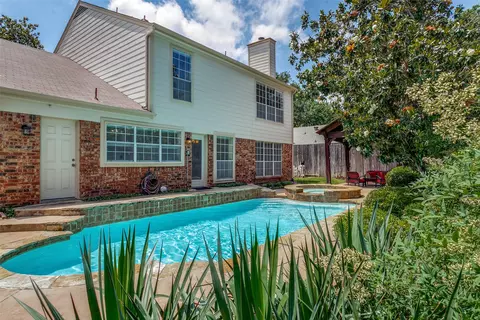 518 Chasewood Dr, Grapevine, TX 76051