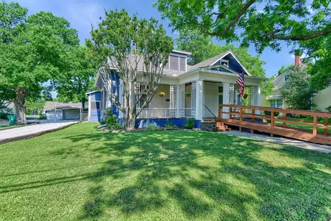 317 S Clements St, Gainesville, TX 76240