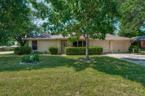 5040 Roxie St, Haltom City, TX 76117