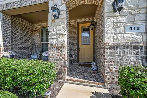 912 Plaza Ln, Argyle, TX 76226