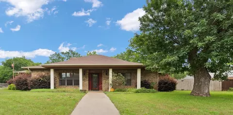 601 Sunset Dr, Cleburne, TX 76033