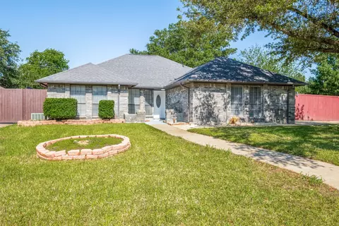 3615 Forest Trail Dr, Grand Prairie, TX 75052