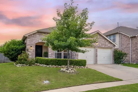 6136 Paddlefish Dr, Fort Worth, TX 76179