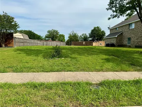 2608 Wood Crk, Mesquite, TX 75181