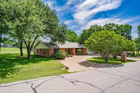 3801 Nocona Dr, Granbury, TX 76049