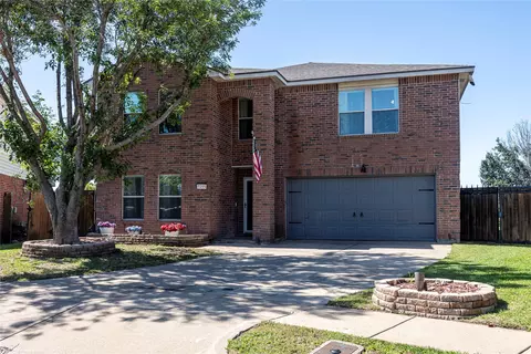 5205 New Castleton Ln, Fort Worth, TX 76135