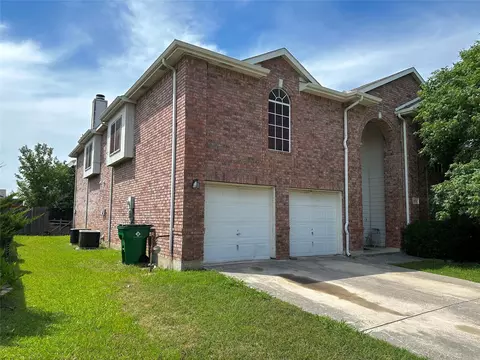 5717 Parkwood Trl, Haltom City, TX 76137