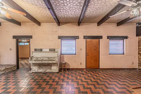 Living - 314 Sandra Dr, Irving, TX 75060 photo 3 of 4