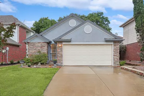 942 Ramblewood Dr, Lewisville, TX 75067
