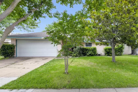449 Meadowhill Dr, Garland, TX 75043