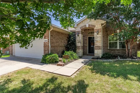 4004 Shrike Trl, Roanoke, TX 76262