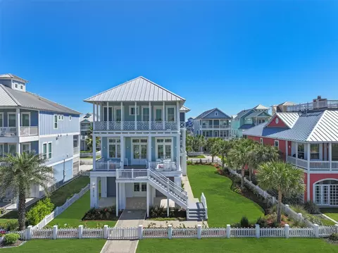 3815 Grand Ave, Galveston, TX 77554