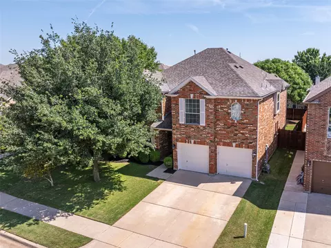 2813 Maple Creek Dr, Fort Worth, TX 76177