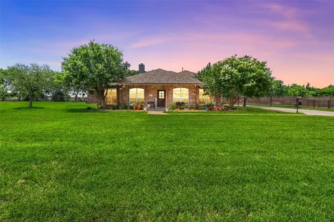 335 Meadow View Dr, Lavon, TX 75166