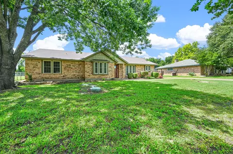 111 Southridge St, Red Oak, TX 75154